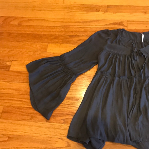BARELY WORN PEASANT TIERED SHIRT FREE PEOPLE - Picture 4 of 8